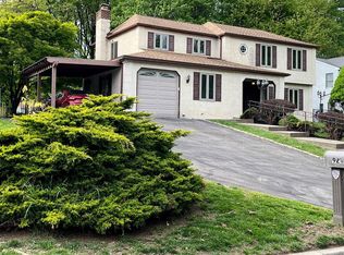 924 Clyde Ln, Philadelphia, PA 19128