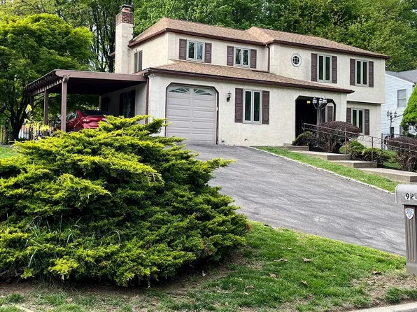 924 Clyde Ln, Philadelphia, PA 19128