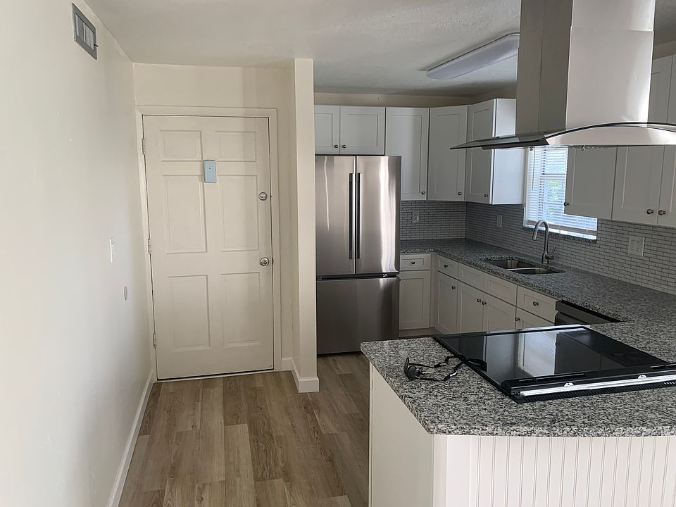 KITCHEN CLOSE UP
