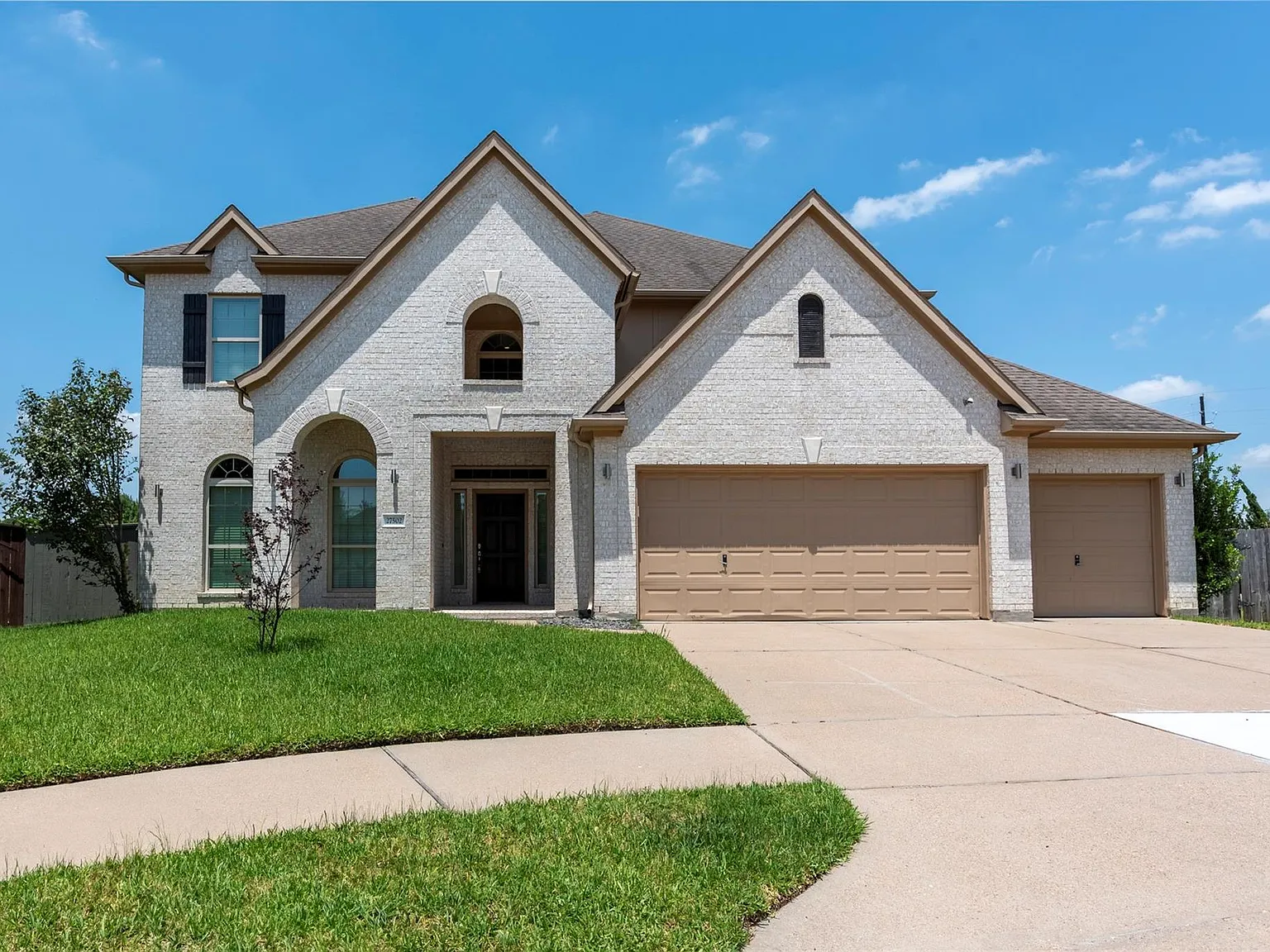 4 bed, 3.5 bath, 3541 sqft, $3,650 — Photo 1