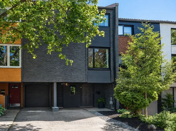 91 Stafford St, Toronto, ON M6J 3R1