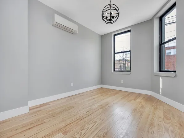 72-55 60 Lane image 2 of 28