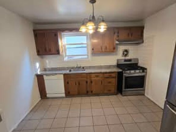 4th image of 383 Anderson Ave #2