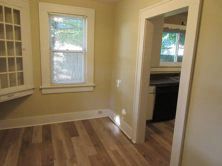 2336 E Cherry St — Photo 13