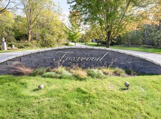 W305N2808 Foxwood Ct, Pewaukee, WI 53072