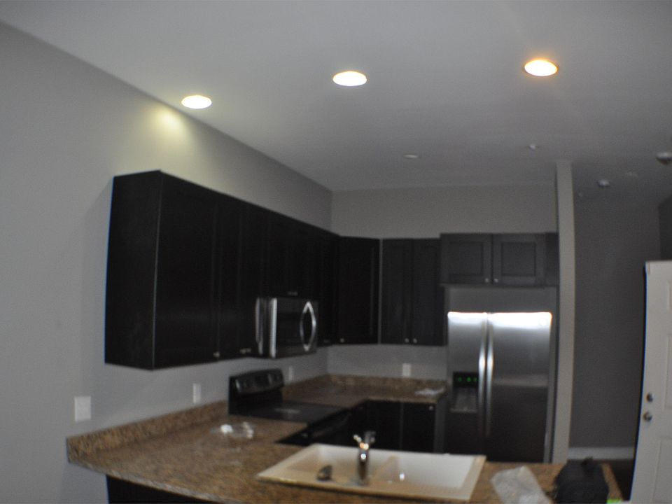 Gourmet kitchen with SS appliances, HW floors, and granite.