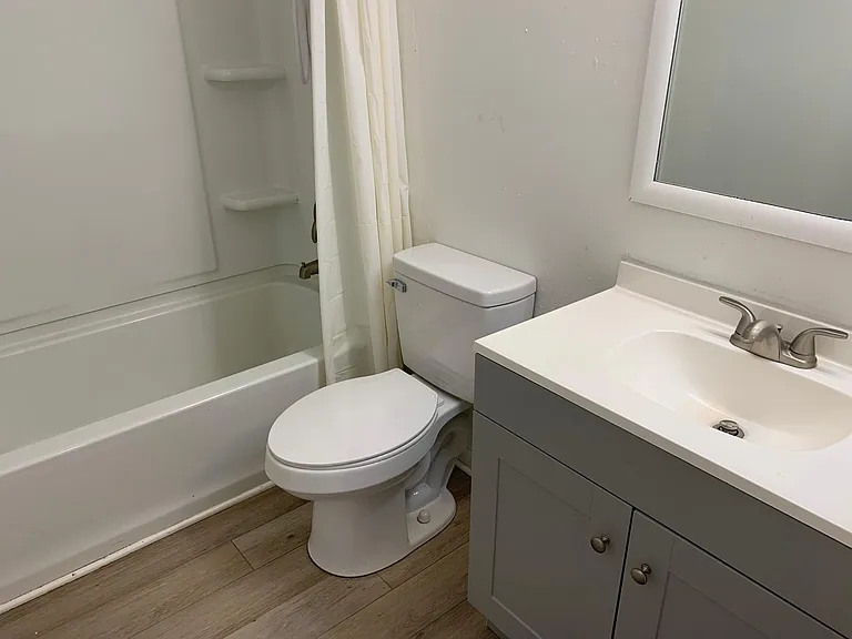 2307 SW 32nd Pl — Photo 8