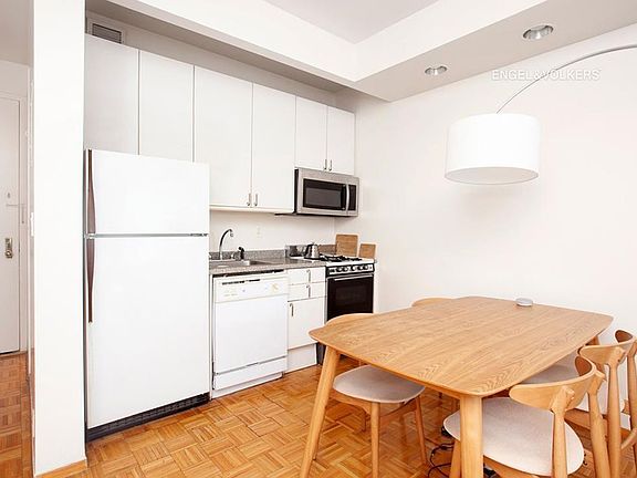 4th image of 301 W 57th St APT 24E