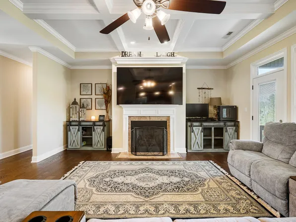 814 Iron Wood Cir, Clarksville, TN 37043