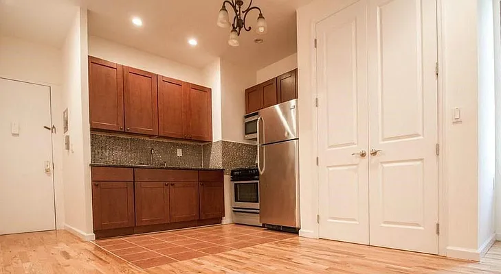 Rented by Evergreen Apartments BK | media 1