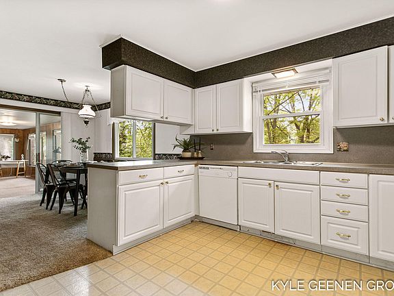 5th image of 406 Donann Dr