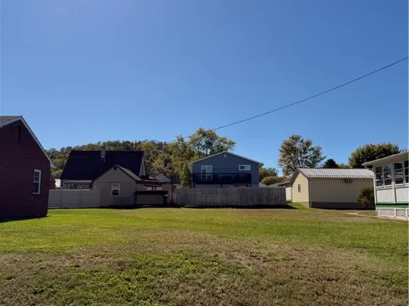 507 Charles St, Charleroi, PA 15022