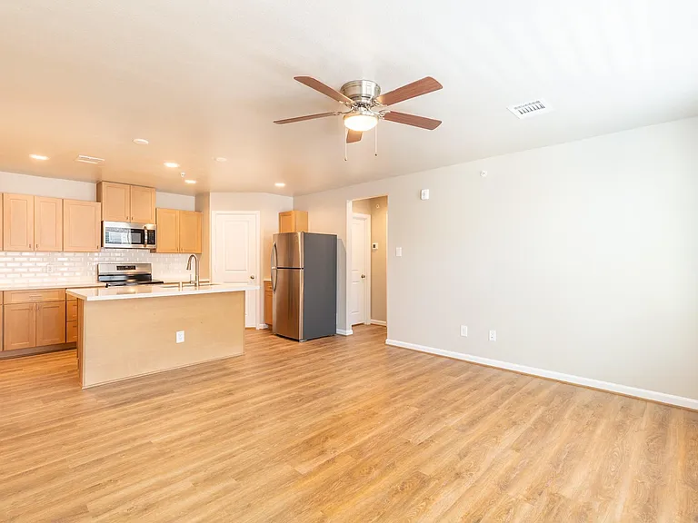 217 Park Place Cir #C — Photo 5