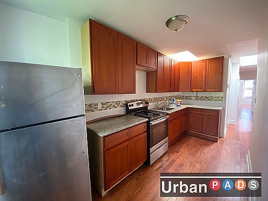 1st image of 589 Saint Johns Pl APT 3