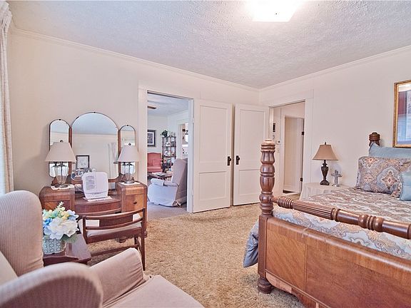 5th image of 410 12th Ave S
