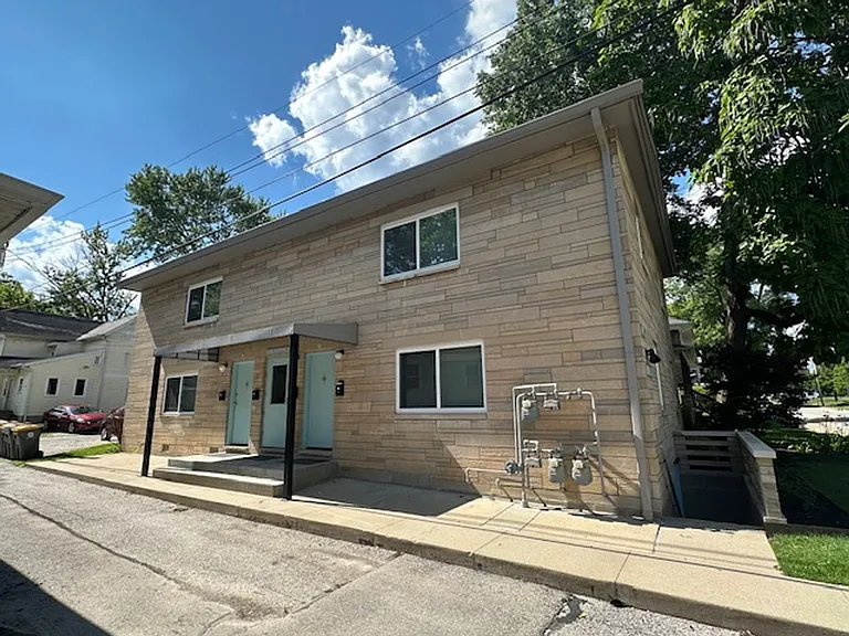 415 N Dunn St — Photo 10