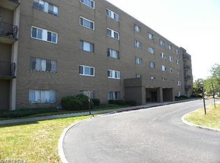 20333 Detroit Rd APT 404A, Rocky River, OH 44116