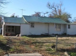 606 W Okmulgee Ave, Checotah, OK 74426