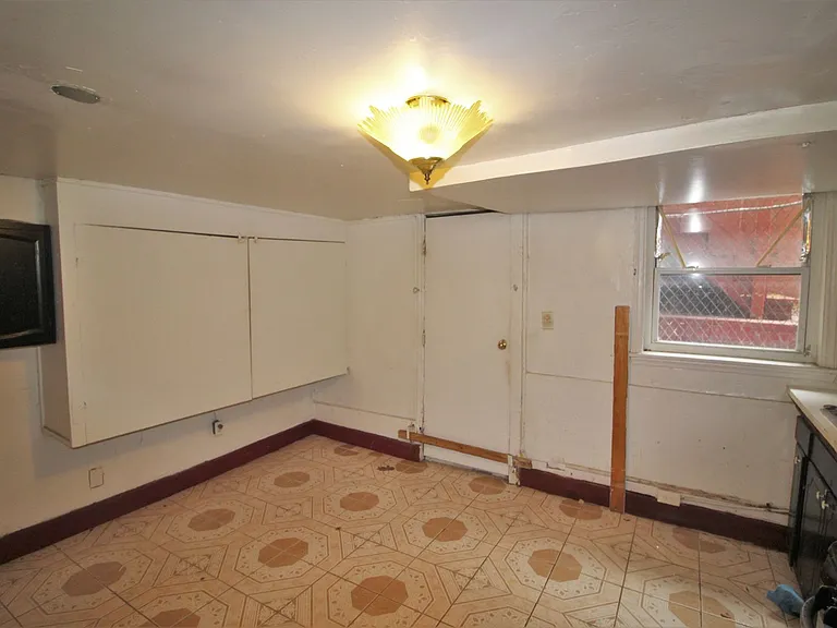 117 W. 29th St — Photo 11
