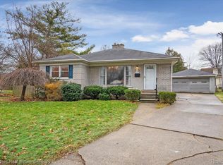 463 Elizabeth Ct, Grosse Pointe Farms, MI 48236