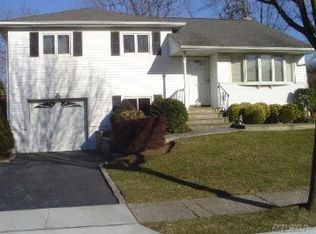 66 Florence Dr, Syosset, NY 11791