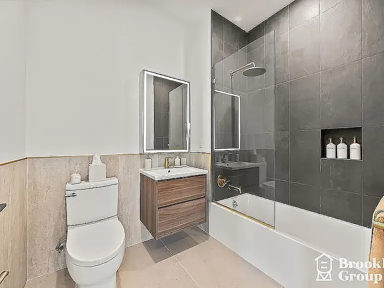 556 Baltic St #509 — Photo 2