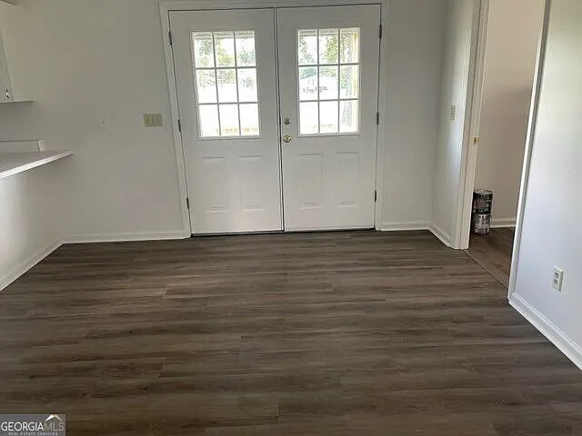 3 bed, 2.0 bath, 1302 sqft, $1,300 — Photo 3