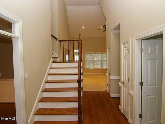 3rd image of 720 Stillwater Dr