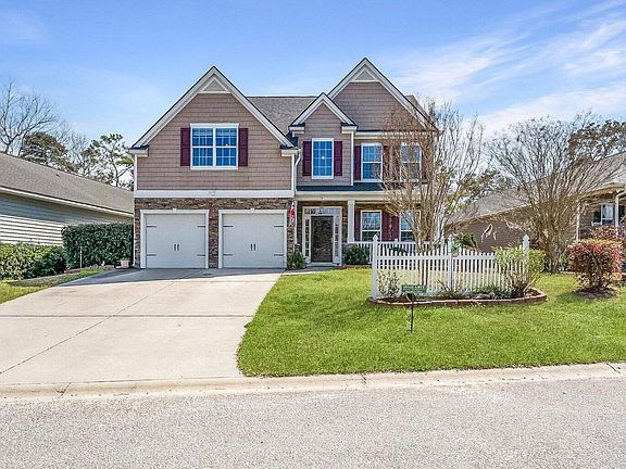 3rd image of 17 White Pond Blvd