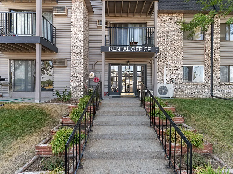 Mountain View Apartments — Photo 18