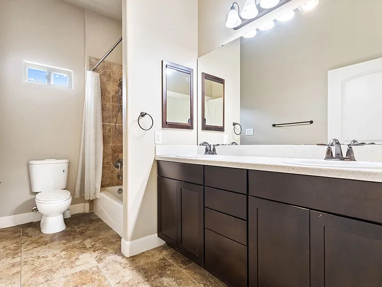 8210 Roy Ln — Photo 21
