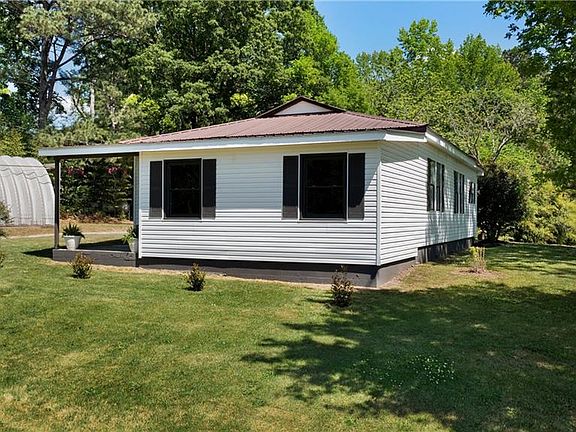 3rd image of 633 Berwin Rd NE