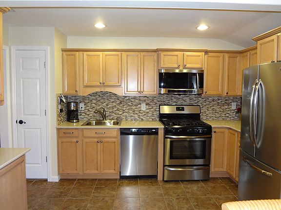 4th image of 90 W Court Dr