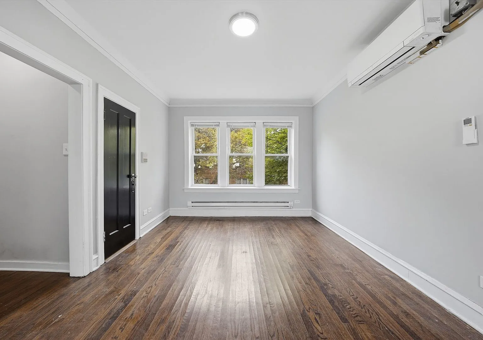 Cozy 1-Bedroom Apartment with Office Nook Your Perfect Home Awaits! — Photo 1