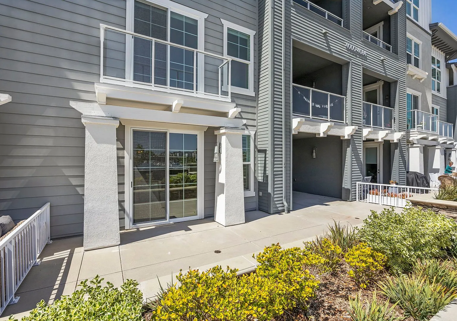 Cozy 2 Bedroom Condo in Oxnard! — Photo 3