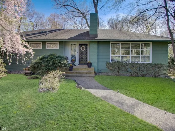 100 Dogwood Dr, Oakland Boro, NJ 07436