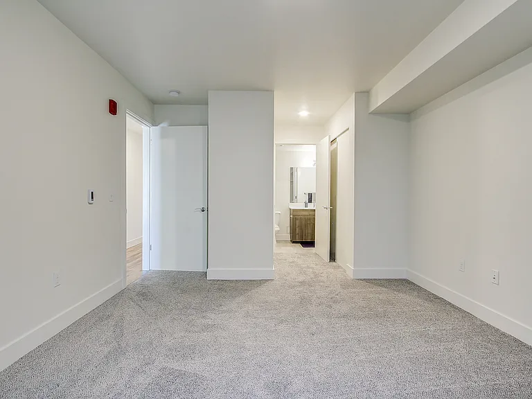 Dunn Motors Apartments — Photo 95
