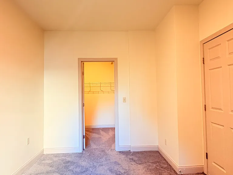 191 College St #208 — Photo 8