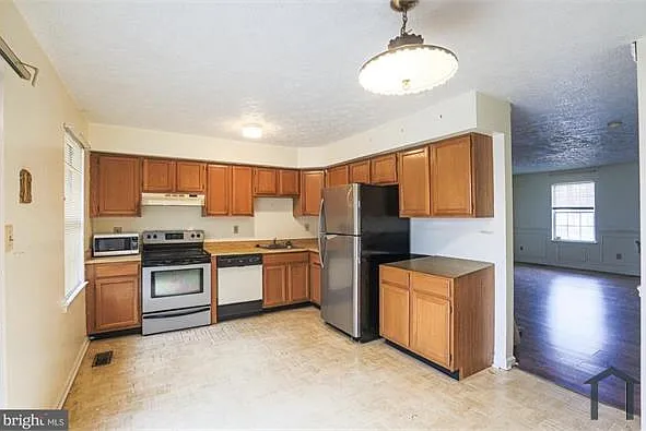 537 Park Manor Cir #14 — Photo 6