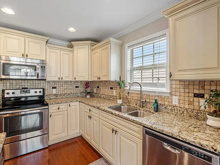 526 Cornucopia Ln — Photo 14