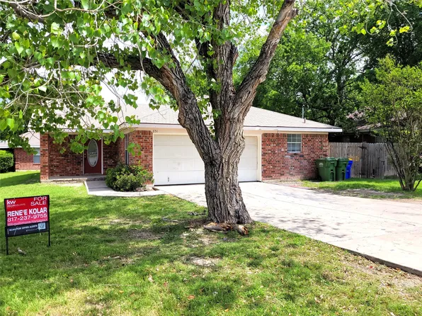 651 Meadow Park Dr, White Settlement, TX 76108