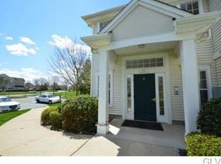 604 Honeybrook Cir #604, Stewartsville, NJ 08886