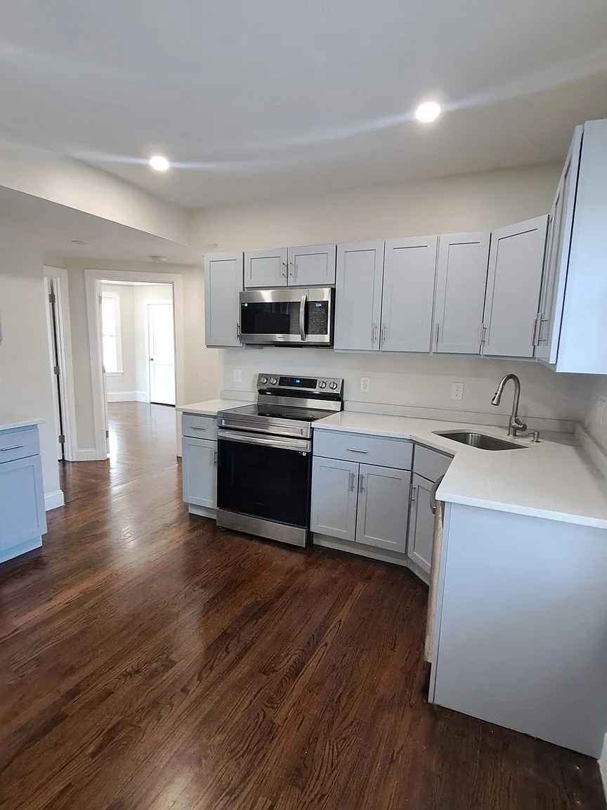 3 bed, 1.0 bath, 1072 sqft, $3,100 — Photo 1
