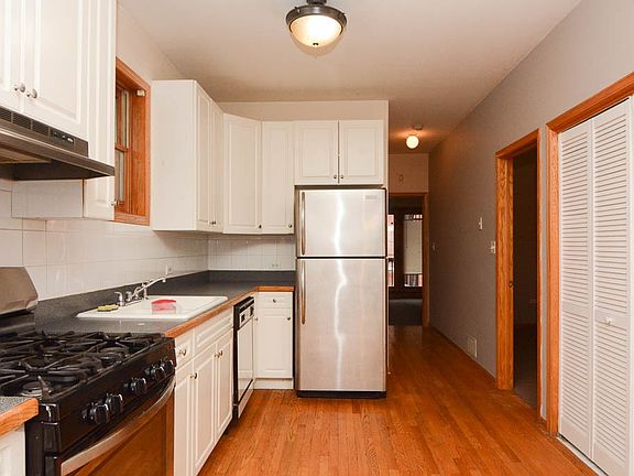 2nd image of 1445 W Cortez St #4