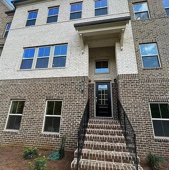 735 Brecklin Ln — Photo 1