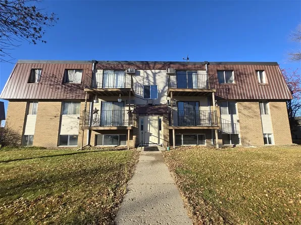 510 Lewis Ave E #104, Larimore, ND 58251
