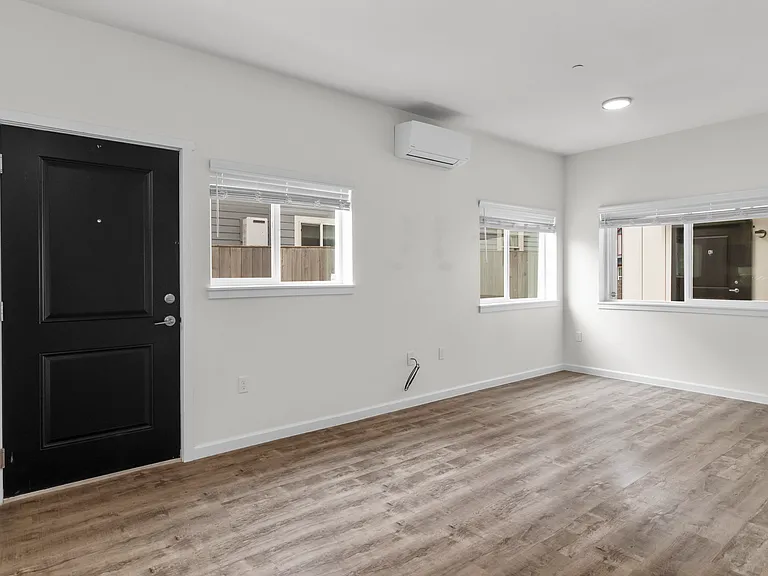 611 Anderson — Photo 18