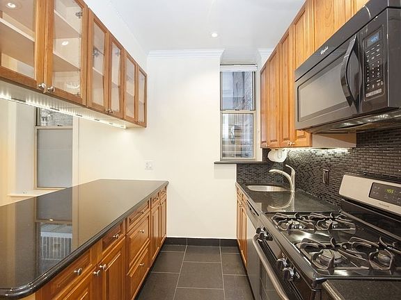 3rd image of 356 W 21st St APT 1