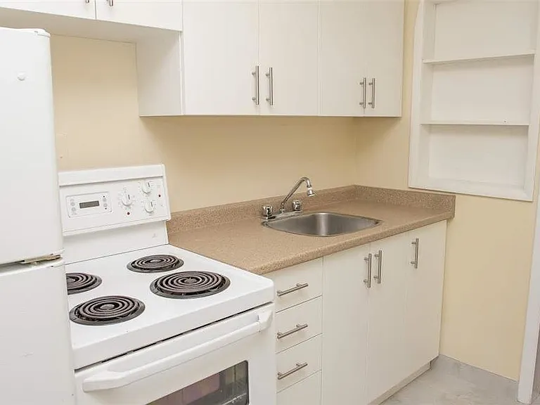 59 Ridout St S — Photo 11