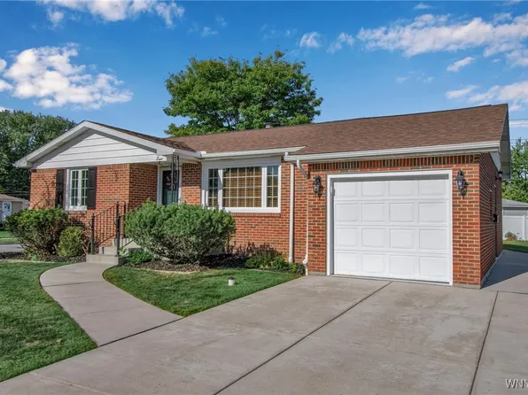 8 Karen Ln, Depew, NY 14043